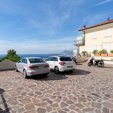 Casa Grimaldi - Terrace & Sea View Apartment เวนติมิญา ภายนอก รูปภาพ