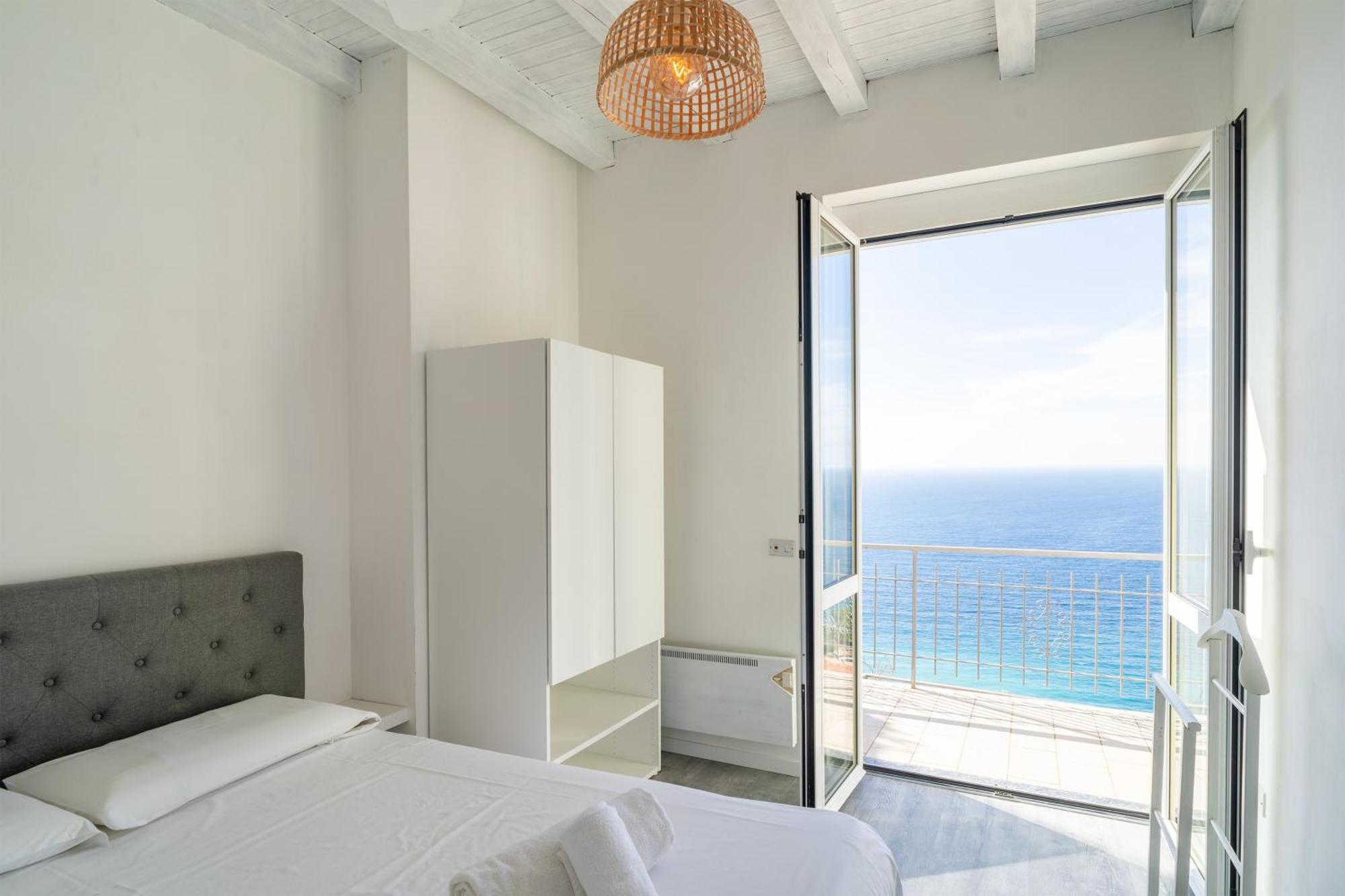 Casa Grimaldi - Terrace & Sea View Apartment เวนติมิญา ภายนอก รูปภาพ