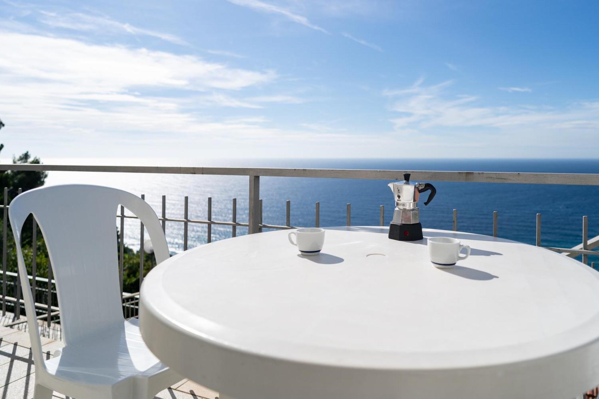 Casa Grimaldi - Terrace & Sea View Apartment เวนติมิญา ภายนอก รูปภาพ