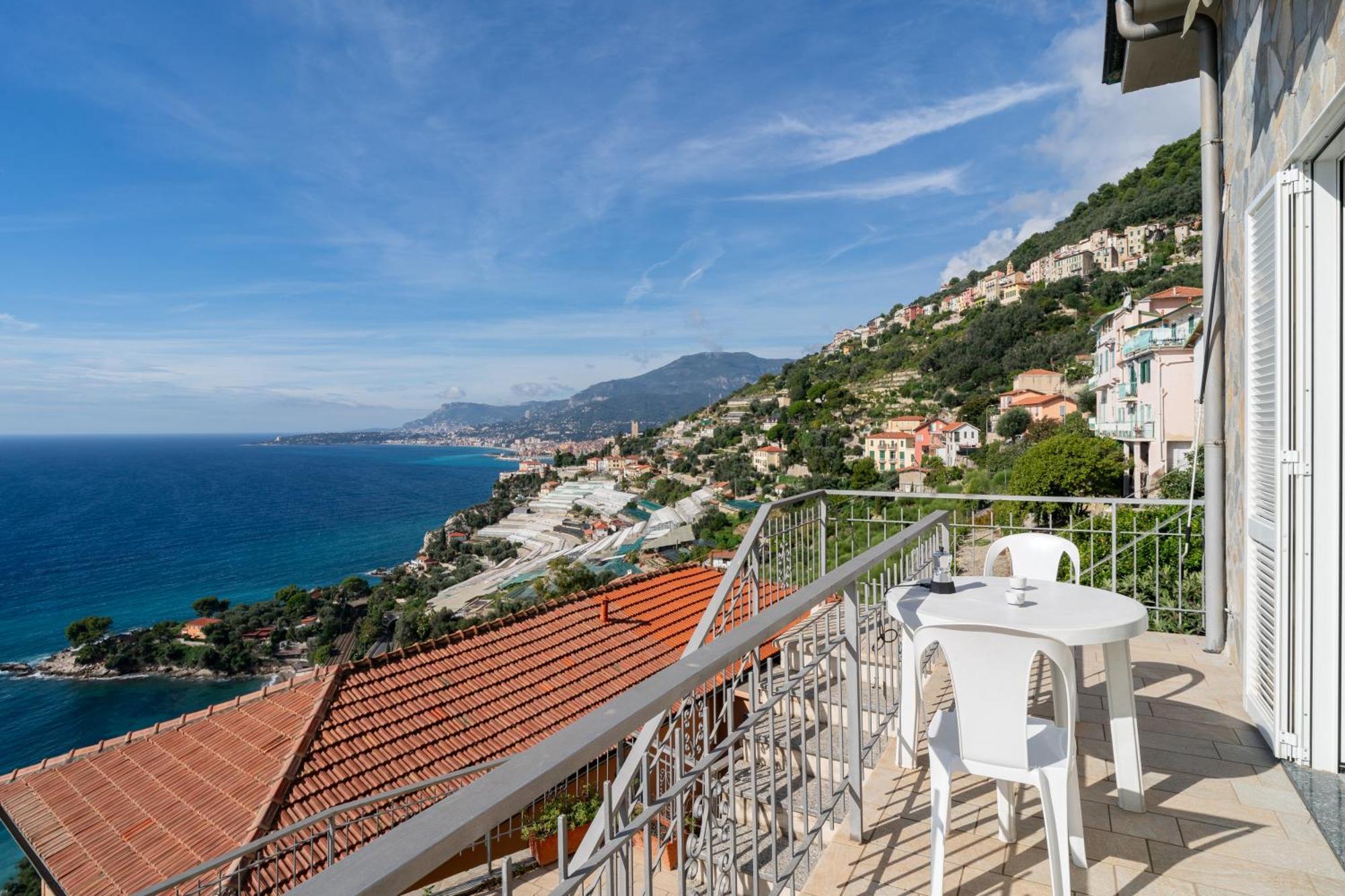 Casa Grimaldi - Terrace & Sea View Apartment เวนติมิญา ภายนอก รูปภาพ