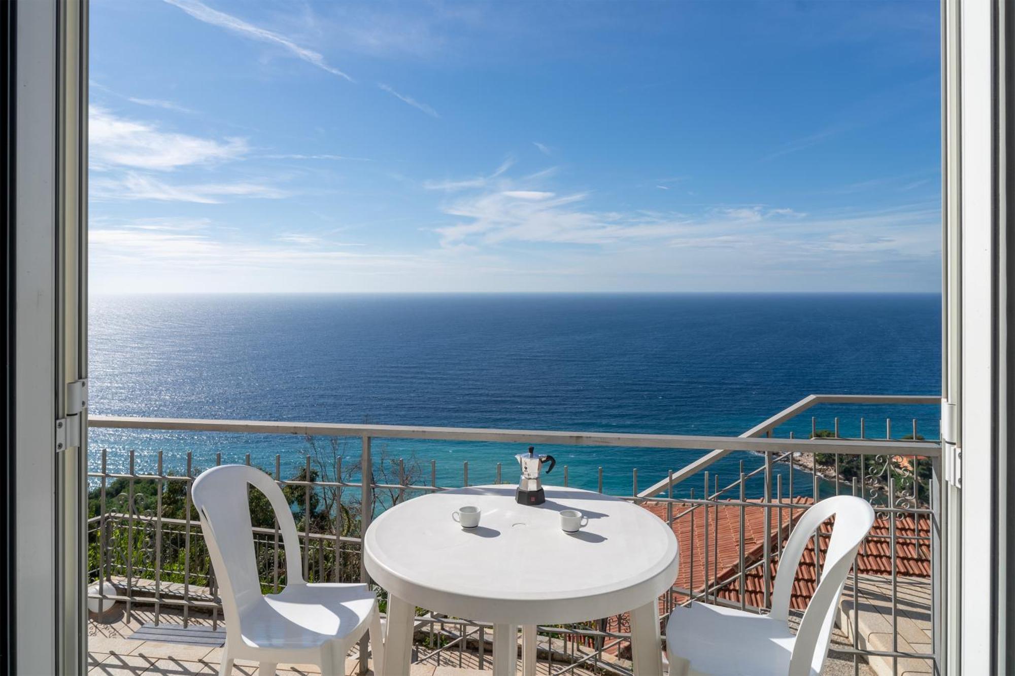 Casa Grimaldi - Terrace & Sea View Apartment เวนติมิญา ภายนอก รูปภาพ